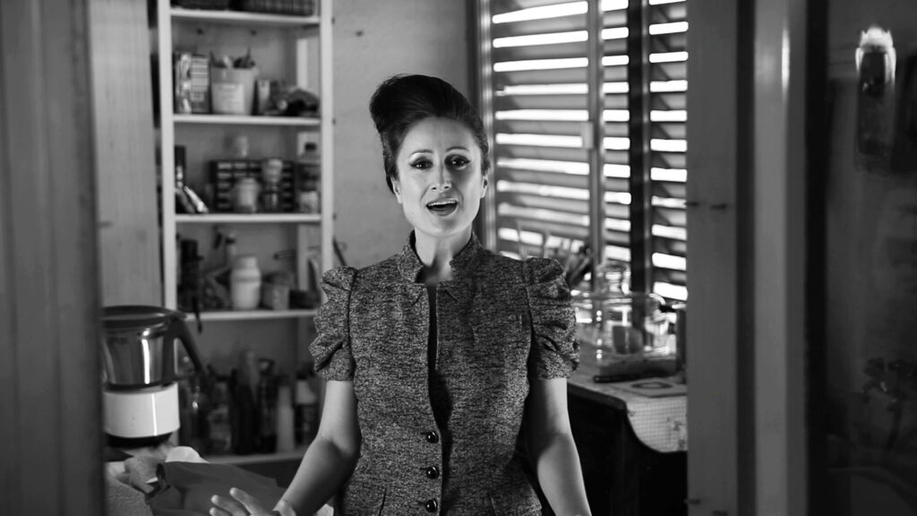 Imagen destacada de noticia: SINGLE: Nuevo video-clip "Dime Quién Eres, Desconocido Vecino"